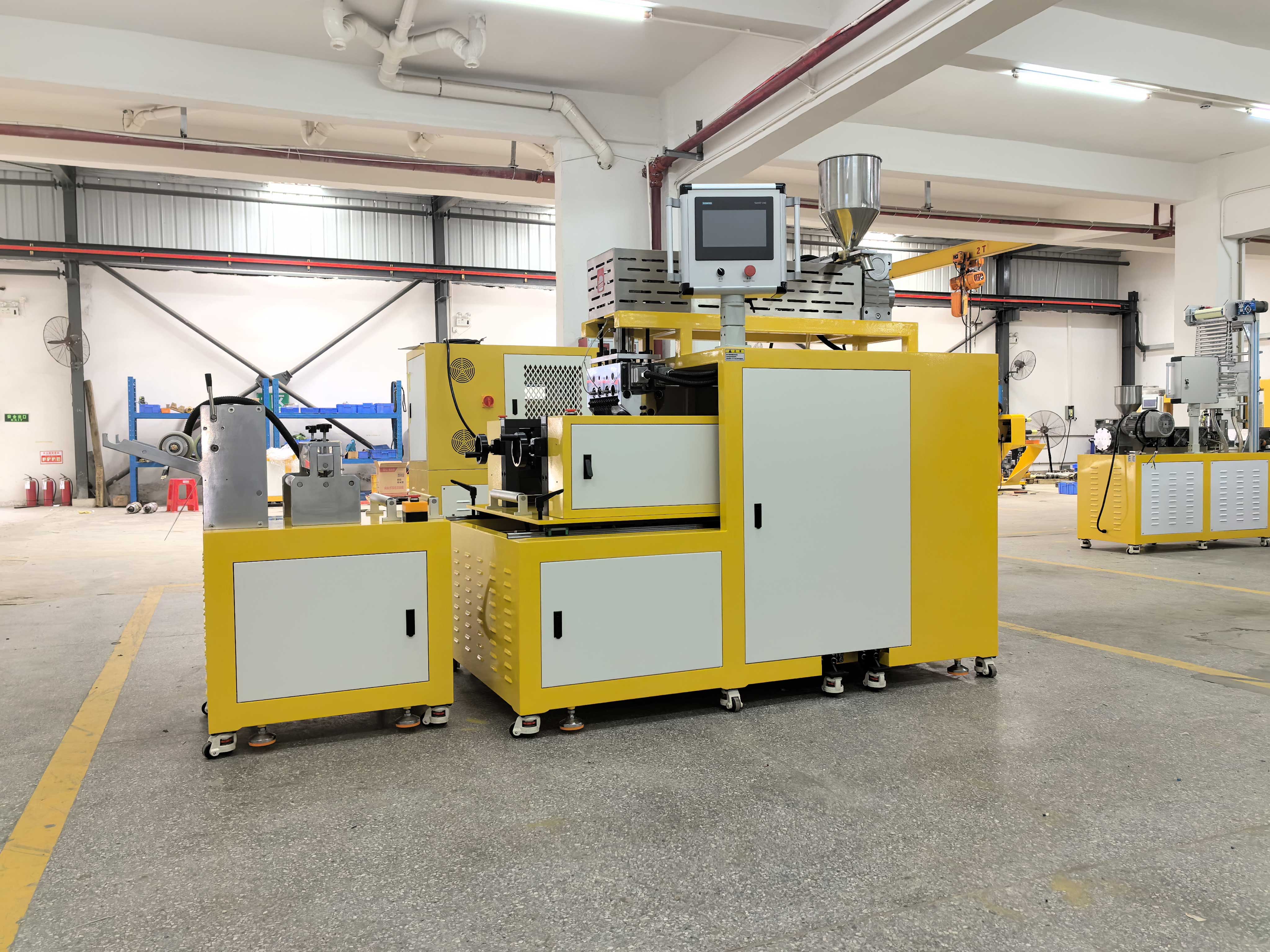 ZS-432-3三层共挤流延机