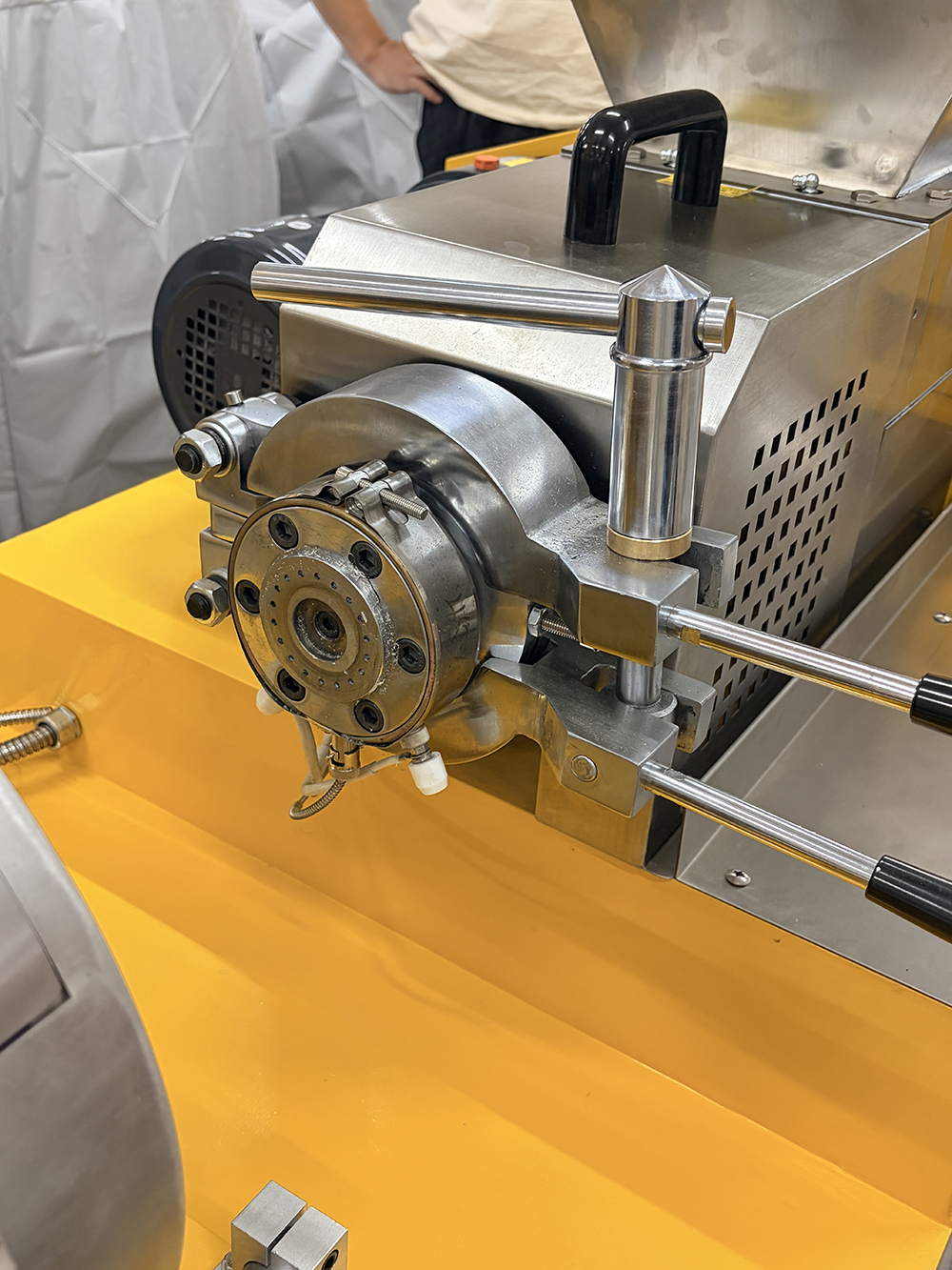 双腕喂料双螺杆挤出机